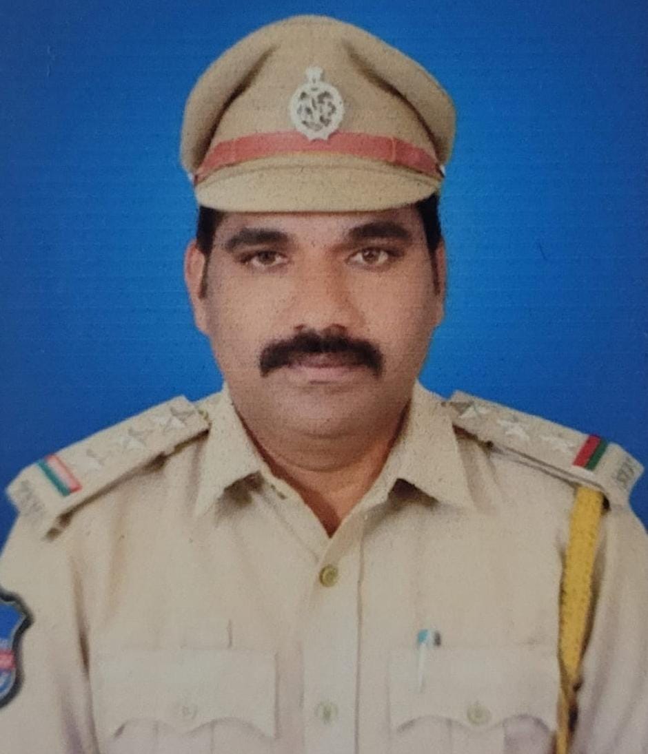 వాహనాల బహిరంగ వేలం ఎక్సైజ్ సి ఐ ఆర్ నరేష్ రెడ్డి వాహనాల బహిరంగ వేలం ఎక్సైజ్ సి ఐ ఆర్ నరేష్ రెడ్డి