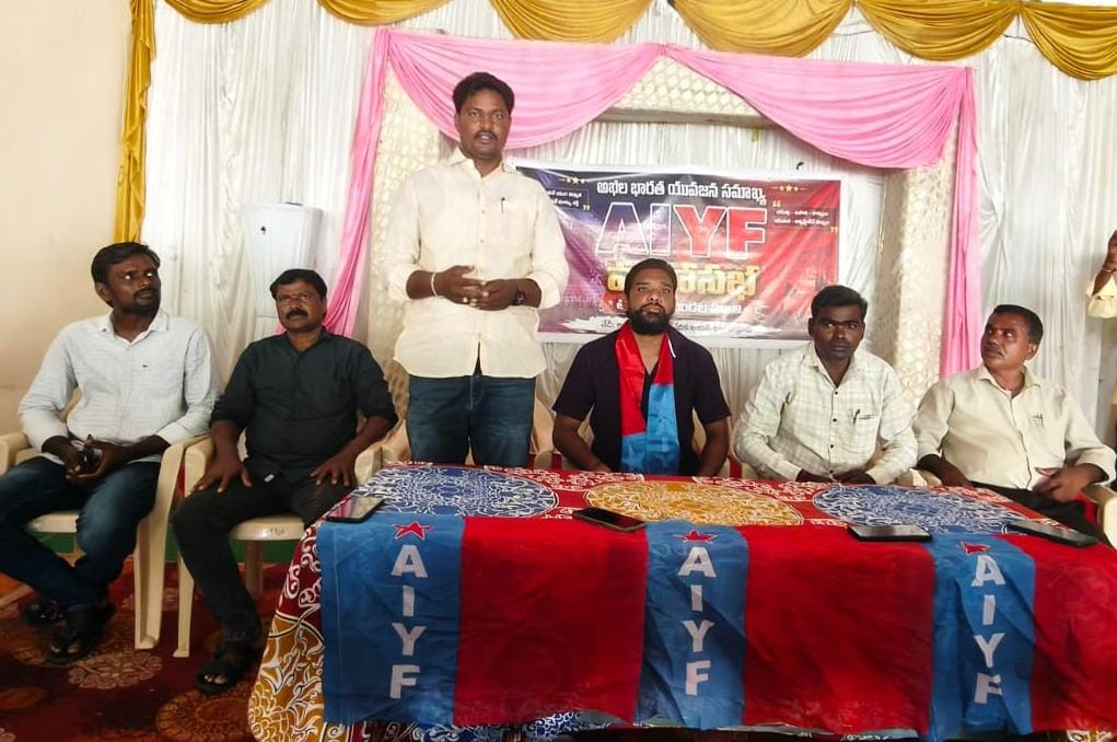 బయ్యారంలో ఉక్కు పరిశ్రమ ఏర్పాటు చేయాల్సిందే