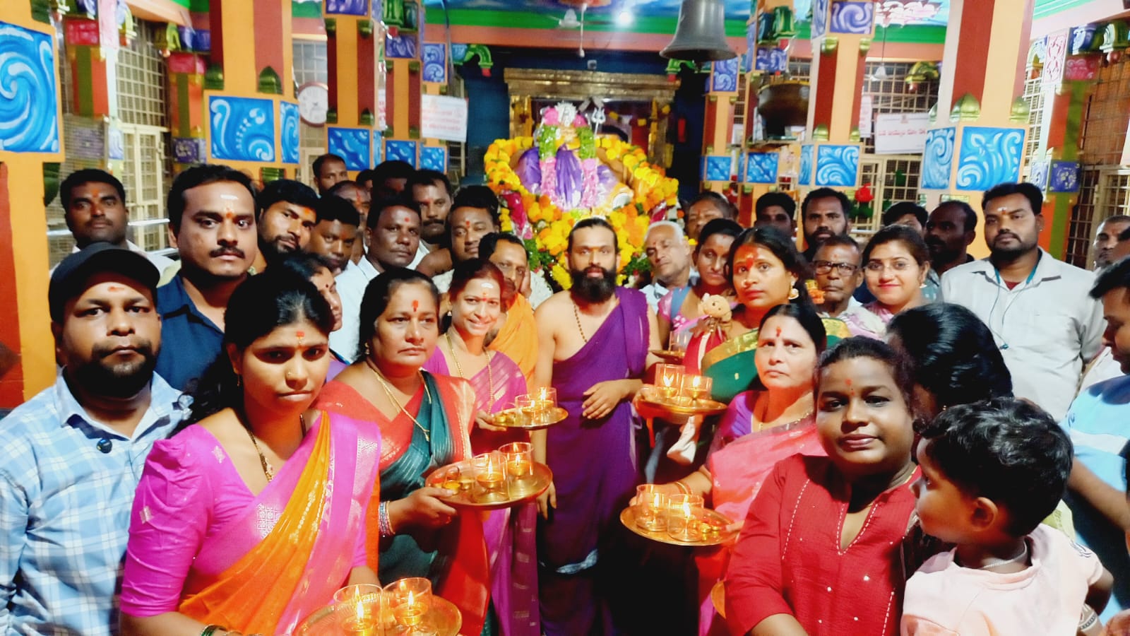 ఏడుపాయల లో ఘనంగా పల్లకి సేవ* ఏడుపాయల లో ఘనంగా పల్లకి సేవ*