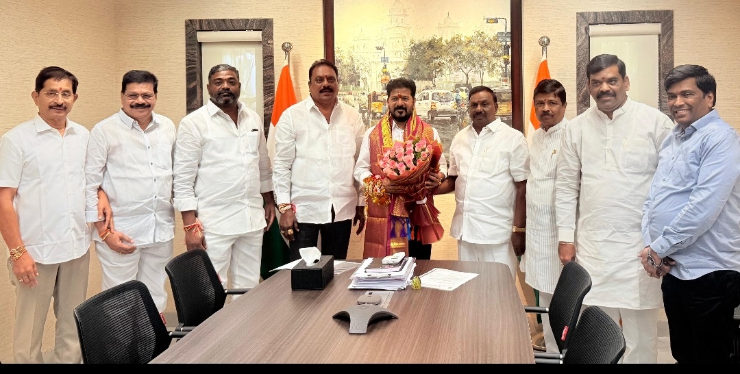 ముఖ్యమంత్రి రేవంత్ రెడ్డి ని మర్యాదపూర్వకంగా కలిసిన ఎమ్మెల్యే ప్రకాష్ గౌడ్ ముఖ్యమంత్రి రేవంత్ రెడ్డి ని మర్యాదపూర్వకంగా కలిసిన ఎమ్మెల్యే ప్రకాష్ గౌడ్