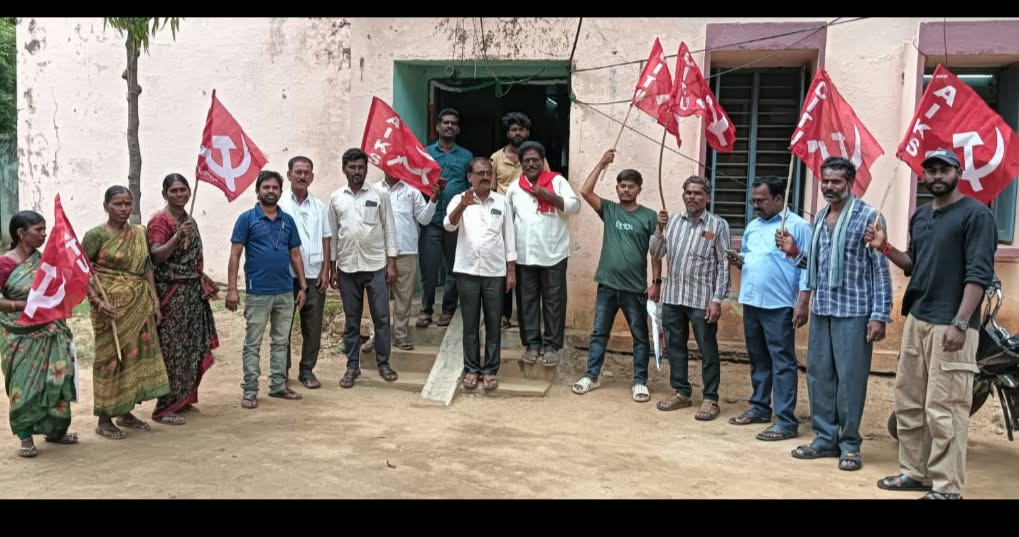 మరిపెడ మండల ప్రజా సమస్యల పరిష్కారం కోసం ధర్నా మరిపెడ మండల ప్రజా సమస్యల పరిష్కారం కోసం ధర్నా