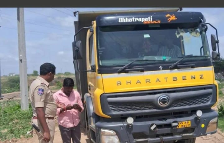 మక్తల్,అక్రమ ఇసుక టిప్పర్లు పట్టివేత మక్తల్,అక్రమ ఇసుక టిప్పర్లు పట్టివేత