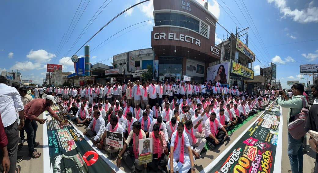 *రాష్ట్రంలో రాక్షస పాలన కొనసాగుతోంది.. ప్రజలు పుట్టెడు దుఃఖంలో ఉన్నారు* *రాష్ట్రంలో రాక్షస పాలన కొనసాగుతోంది.. ప్రజలు పుట్టెడు దుఃఖంలో ఉన్నారు*