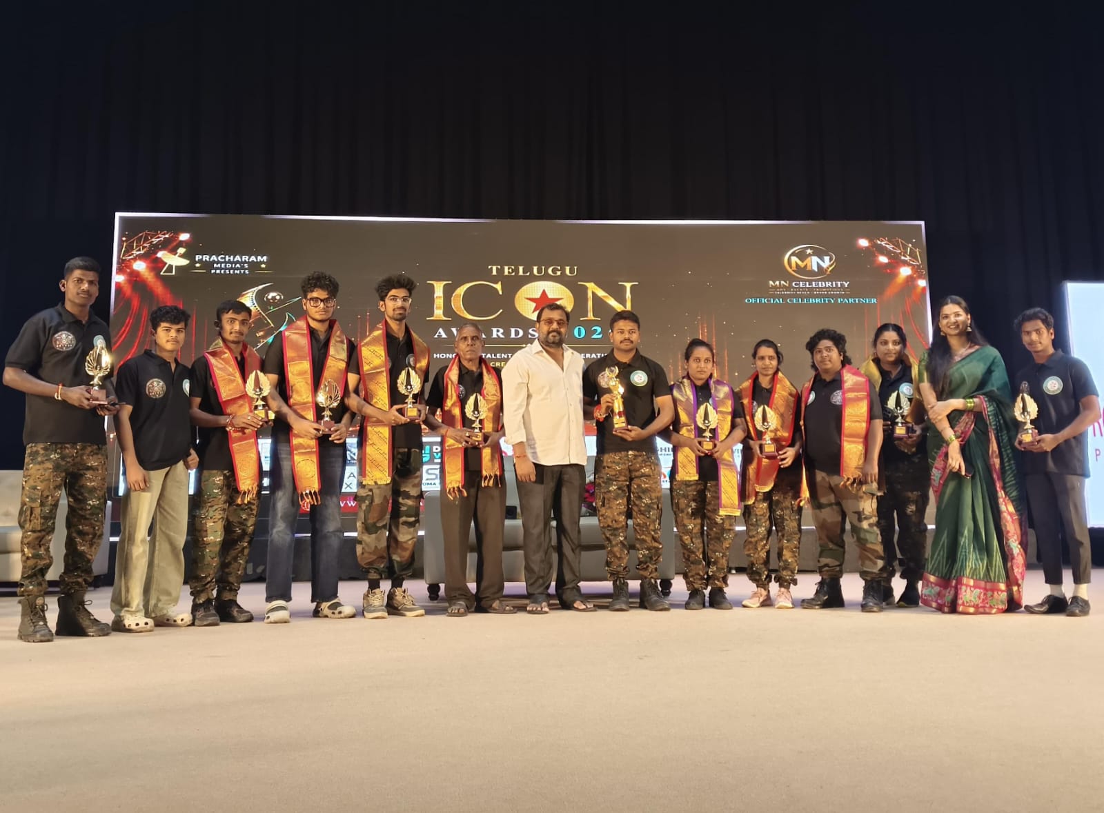 ‘మేము సైతం మీకోసం ఫౌండేషన్’ టీమ్కు ప్రతిష్ఠాత్మక సత్కారం ‘మేము సైతం మీకోసం ఫౌండేషన్’ టీమ్కు ప్రతిష్ఠాత్మక సత్కారం