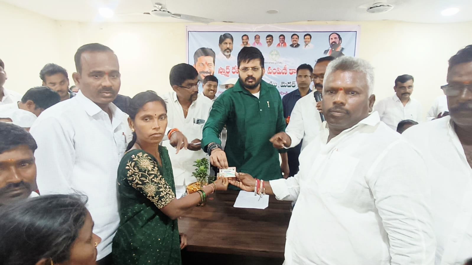 ఇందిరమ్మ రాజ్యంలో.. సంక్షేమ ఫలాలు ఇందిరమ్మ రాజ్యంలో.. సంక్షేమ ఫలాలు