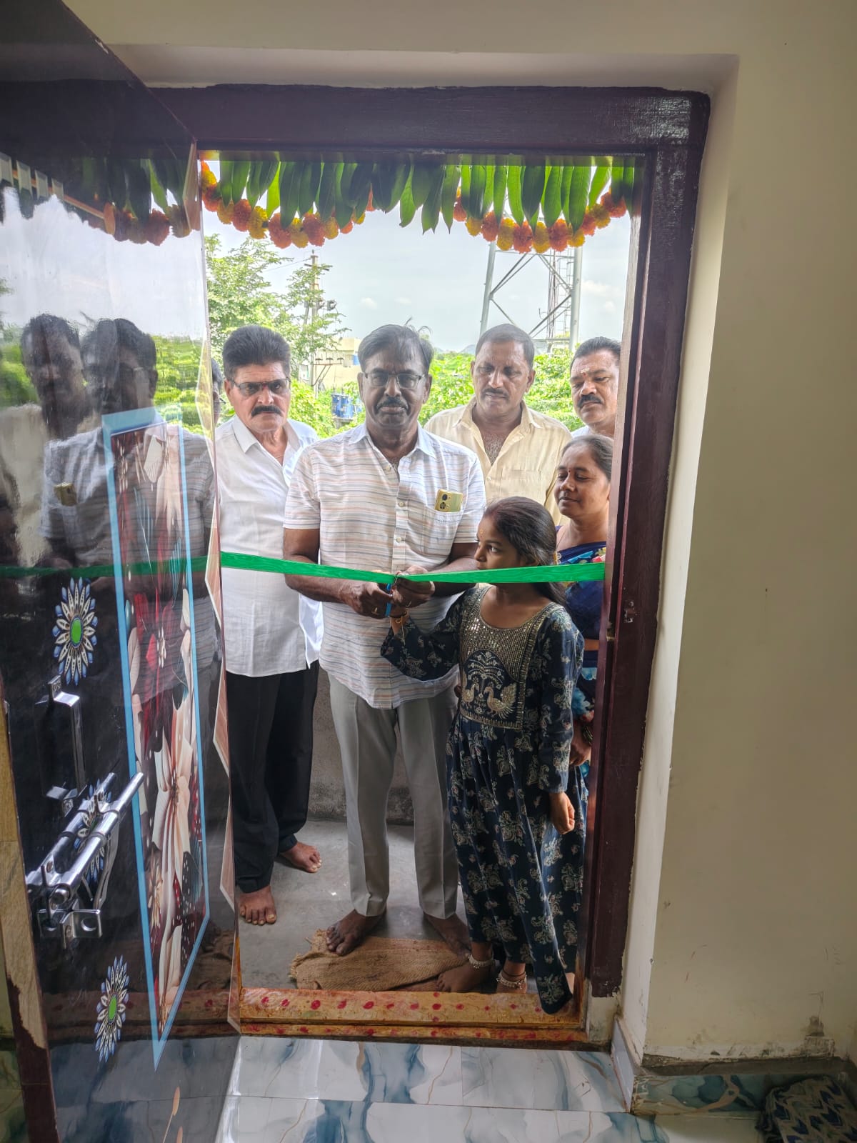 ఇల్లు కాదు.. పేదల కుటుంబాలకు భరోసా ఇందిరమ్మ గృహప్రవేశ కార్యక్రమానికి శ్రీకారం చుట్టిన యుగంధర్ రెడ్డి ఇల్లు కాదు.. పేదల కుటుంబాలకు భరోసా ఇందిరమ్మ గృహప్రవేశ కార్యక్రమానికి శ్రీకారం చుట్టిన యుగంధర్ రెడ్డి