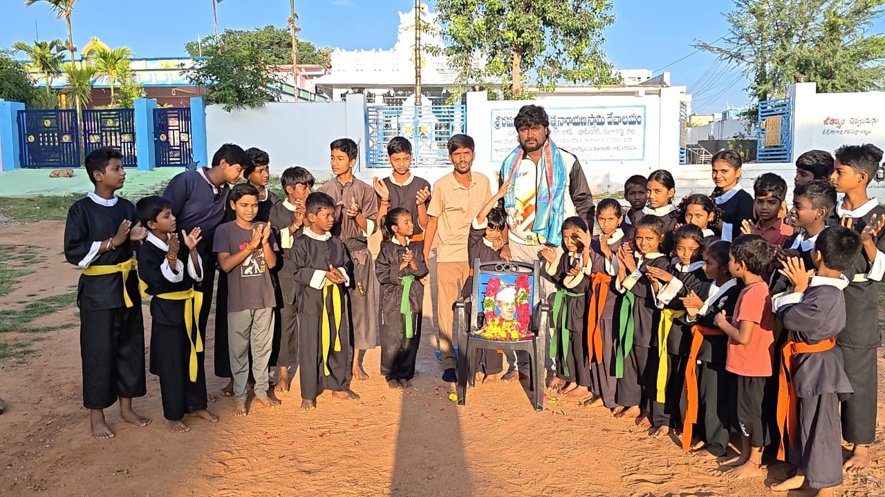 *గురుబ్రహ్మ గురువిష్ణు గురుదేవో మహేశ్వర గురు సాక్షాత్ పరబ్రహ్మ తస్మై శ్రీ గురువే నమః* *గురుబ్రహ్మ గురువిష్ణు గురుదేవో మహేశ్వర గురు సాక్షాత్ పరబ్రహ్మ తస్మై శ్రీ గురువే నమః*