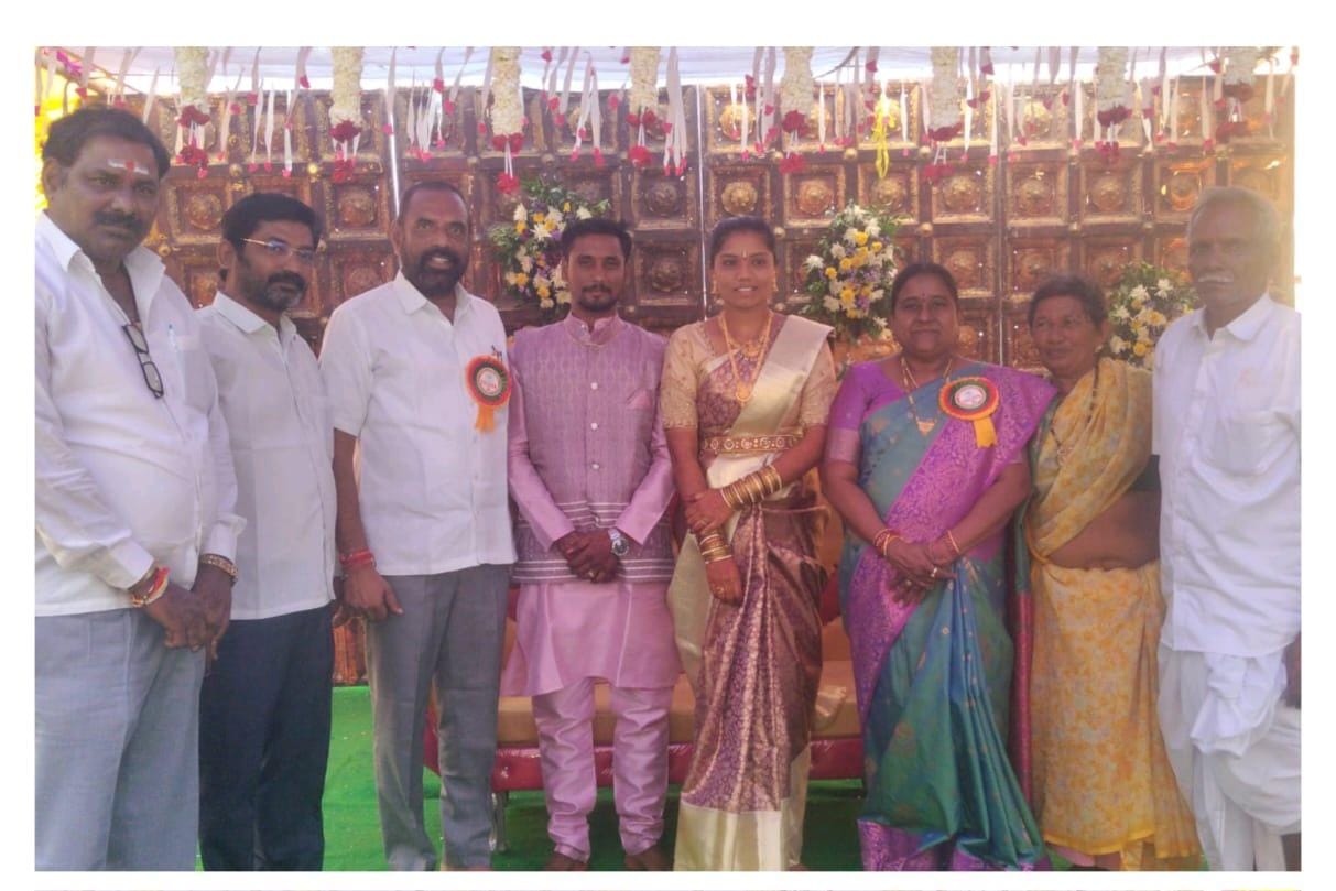 దేశ్యా తండాలో వివాహ రిసెప్షన్కు హాజరైన మున్సిపల్ చైర్పర్సన్ ప్రగతి శ్రీపాల్ రెడ్డి దేశ్యా తండాలో వివాహ రిసెప్షన్కు హాజరైన మున్సిపల్ చైర్పర్సన్ ప్రగతి శ్రీపాల్ రెడ్డి