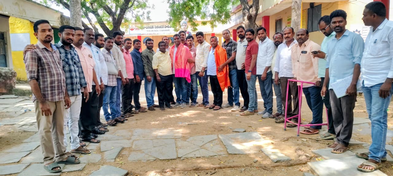 నర్సింహులపేట ప్రెస్ క్లబ్ నూతన కమిటీ ఏకగ్రీవ ఎన్నిక అధ్యక్షులుగా సలుగు నాగన్న నర్సింహులపేట ప్రెస్ క్లబ్ నూతన కమిటీ ఏకగ్రీవ ఎన్నిక అధ్యక్షులుగా సలుగు నాగన్న