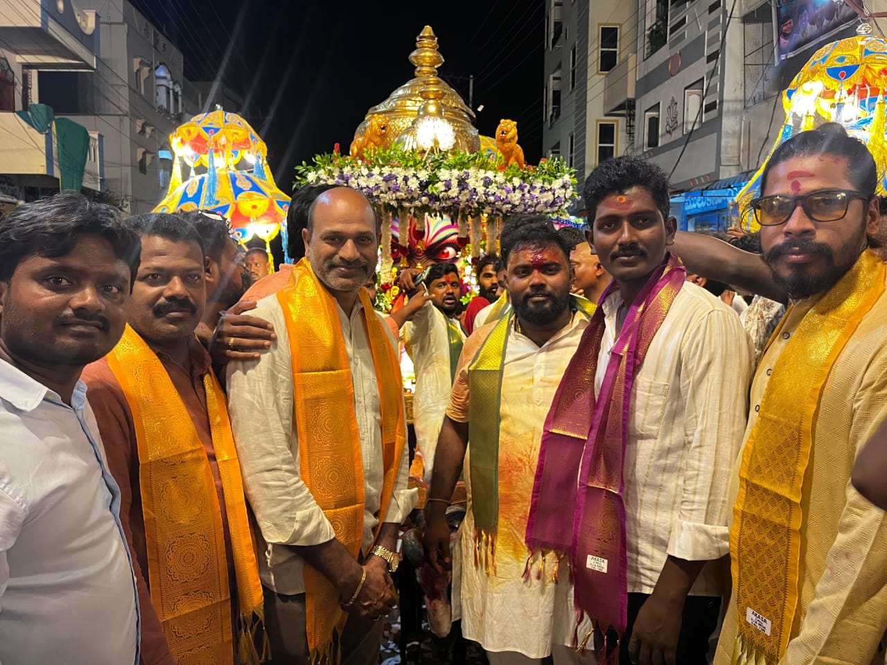 ఘనంగా పోచమ్మ బోనాల పాలారం బండి ఊరేగింపు జనసేన సీనియర్ నాయకులు డా. గోళ్ళ రాజేంద్రప్రసాద్ ఘనంగా పోచమ్మ బోనాల పాలారం బండి ఊరేగింపు జనసేన సీనియర్ నాయకులు డా. గోళ్ళ రాజేంద్రప్రసాద్