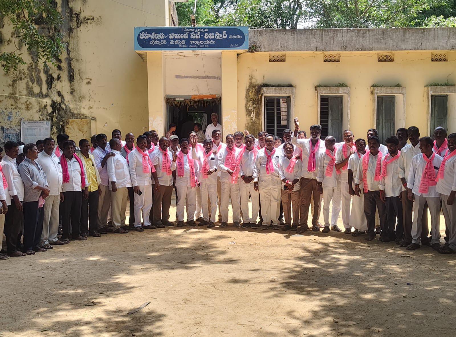 హామీల అమలులో కాంగ్రెస్ విఫలం: బీఆర్ఎస్ నిరసన హామీల అమలులో కాంగ్రెస్ విఫలం: బీఆర్ఎస్ నిరసన