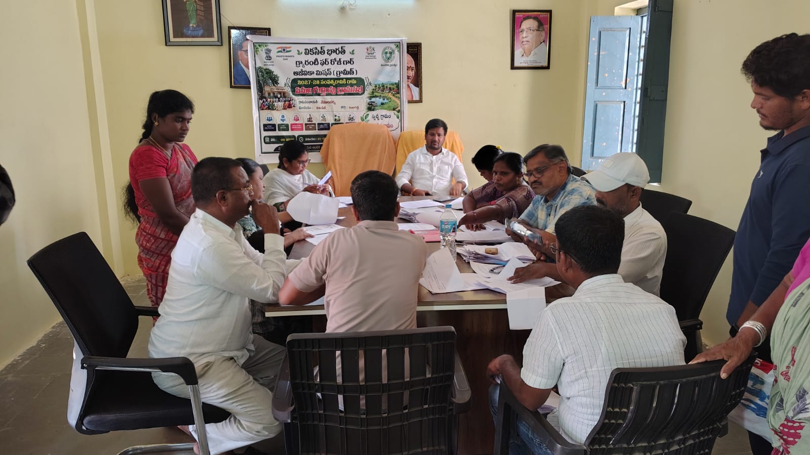 *వేముల నర్వలో ‘ఎస్ ఐ ఆర్ విచారణ!* *వేముల నర్వలో ‘ఎస్ ఐ ఆర్ విచారణ!*