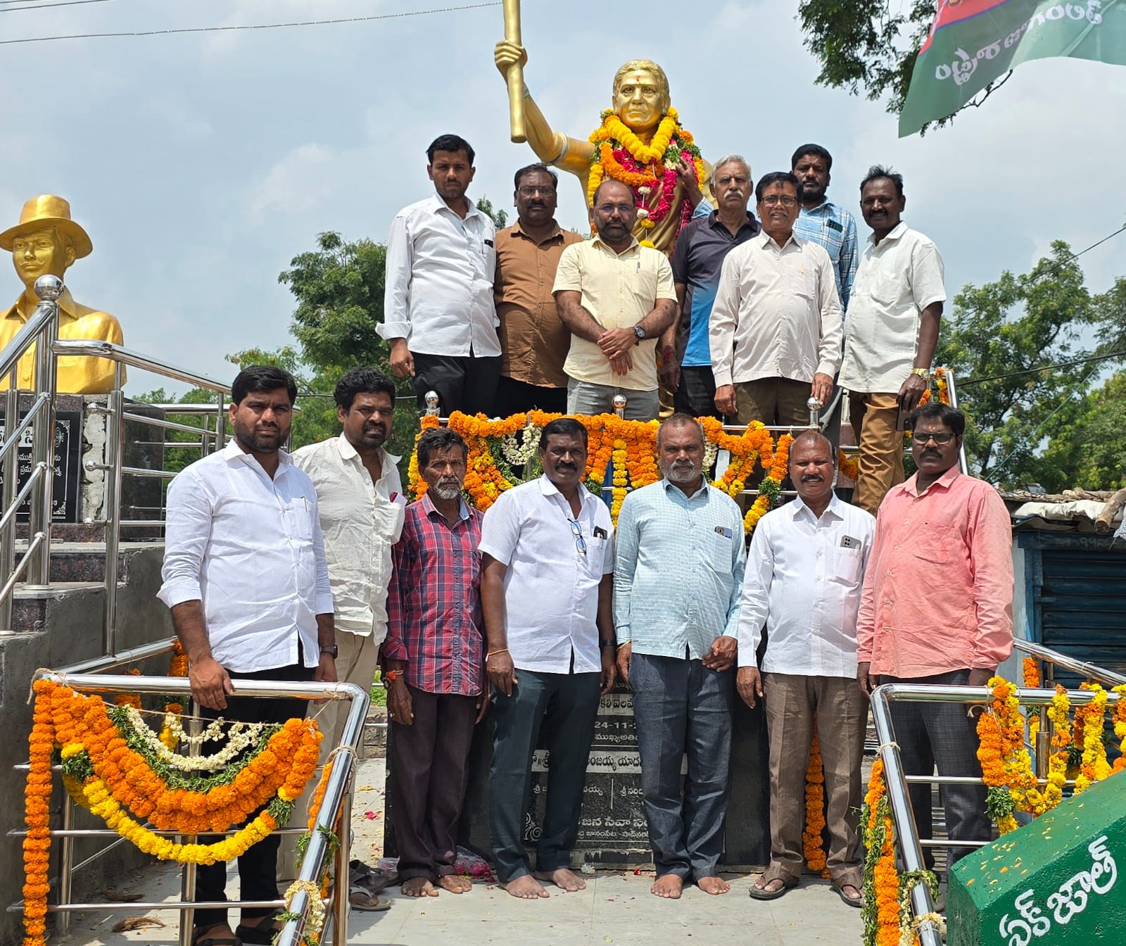 *తెలంగాణ రైతంగా సాయుధ పోరాట అసలైన వారసులు కమ్యూనిస్టులే.*