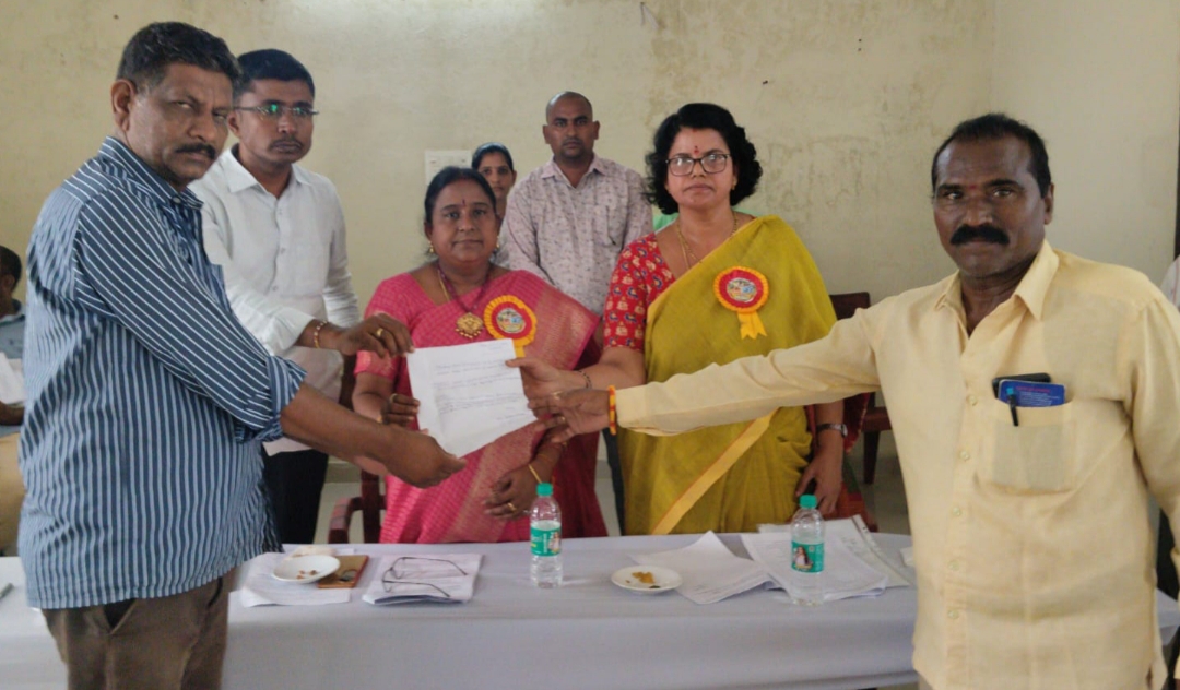 జర్నలిస్ట్ కాలనీ సమస్యలు పరిష్కరించాలి – కౌన్సిల్కు జర్నలిస్టుల వినతి జర్నలిస్ట్ కాలనీ సమస్యలు పరిష్కరించాలి – కౌన్సిల్కు జర్నలిస్టుల వినతి