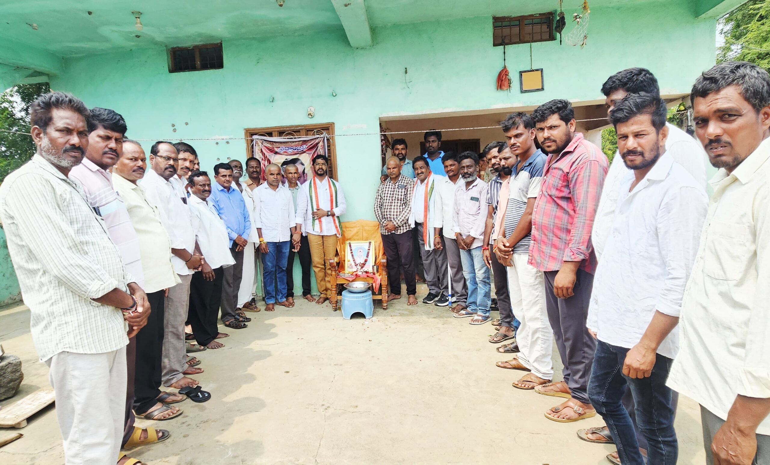 బాధితుల కష్టాల్లో భాగస్వామినవుతా. అండగా నిలుస్తా కేసముద్రం మండల కాంగ్రెస్ పార్టీ మండల అధ్యక్షులు చిలువేరు సమ్మిగౌడ్ బాధితుల కష్టాల్లో భాగస్వామినవుతా. అండగా నిలుస్తా కేసముద్రం మండల కాంగ్రెస్ పార్టీ మండల అధ్యక్షులు చిలువేరు సమ్మిగౌడ్