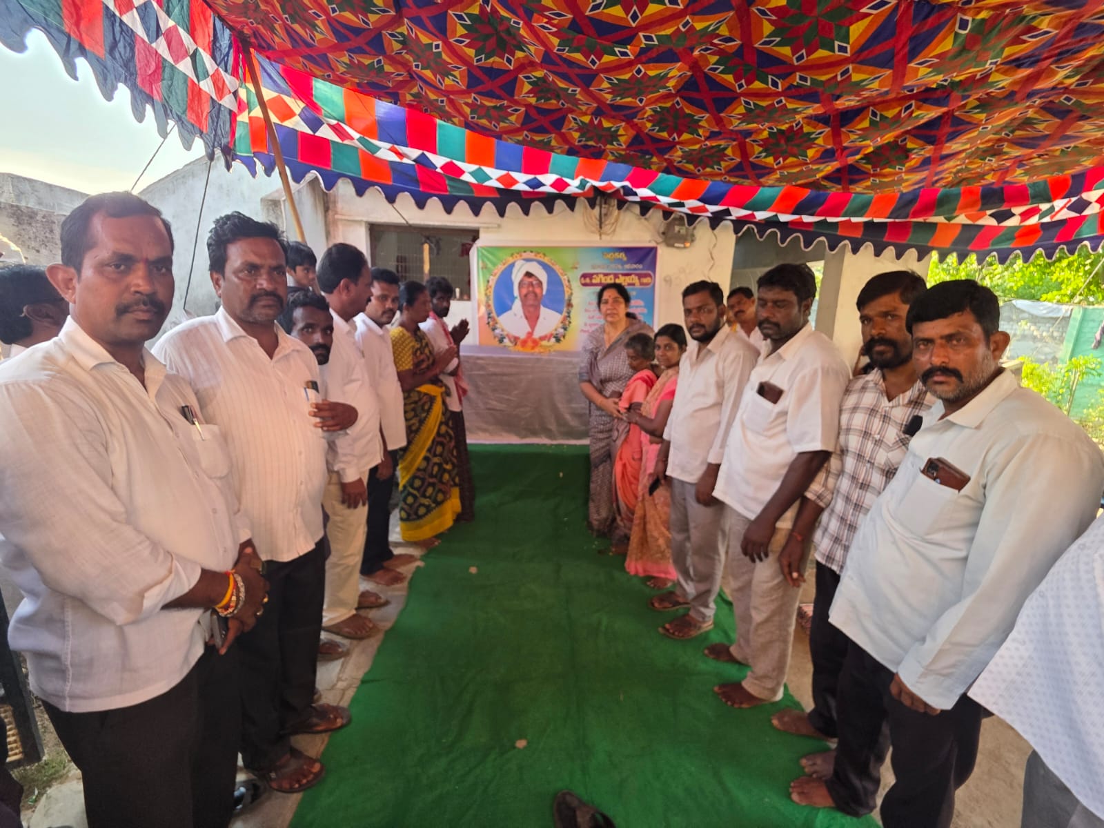 పలు కుటుంబాలను పరామర్శించి బాధితులకు భరోసా కల్పించిన పలు కుటుంబాలను పరామర్శించి బాధితులకు భరోసా కల్పించిన