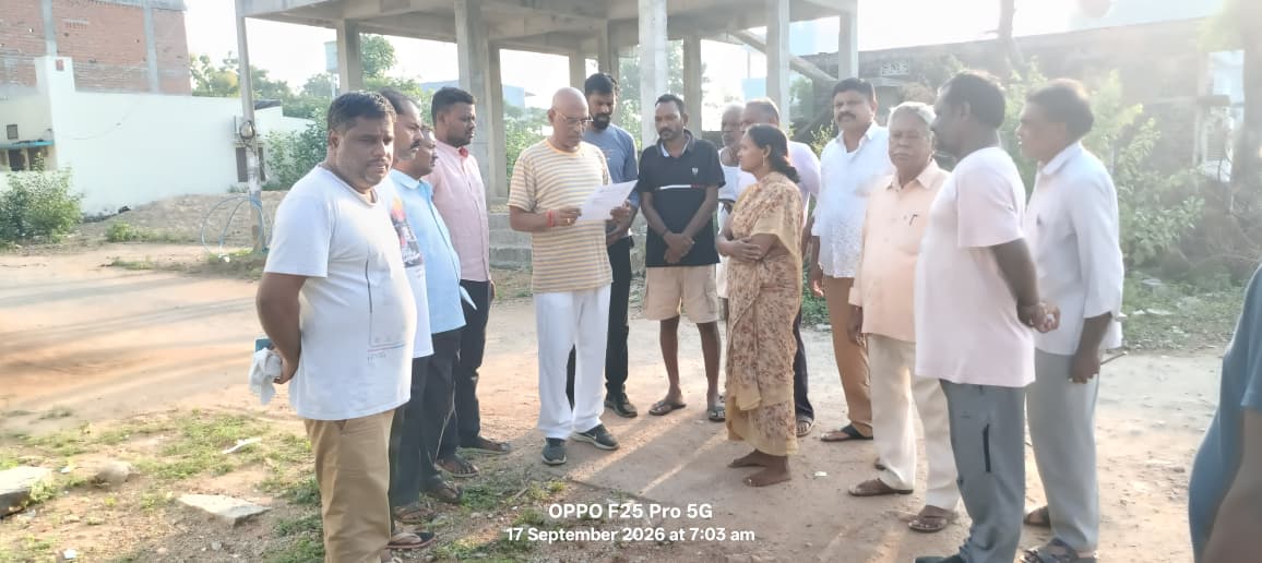 3వ వార్డులో పర్యటించి సమస్యలు అడిగి తెలుసుకున్న 3వ వార్డులో పర్యటించి సమస్యలు అడిగి తెలుసుకున్న