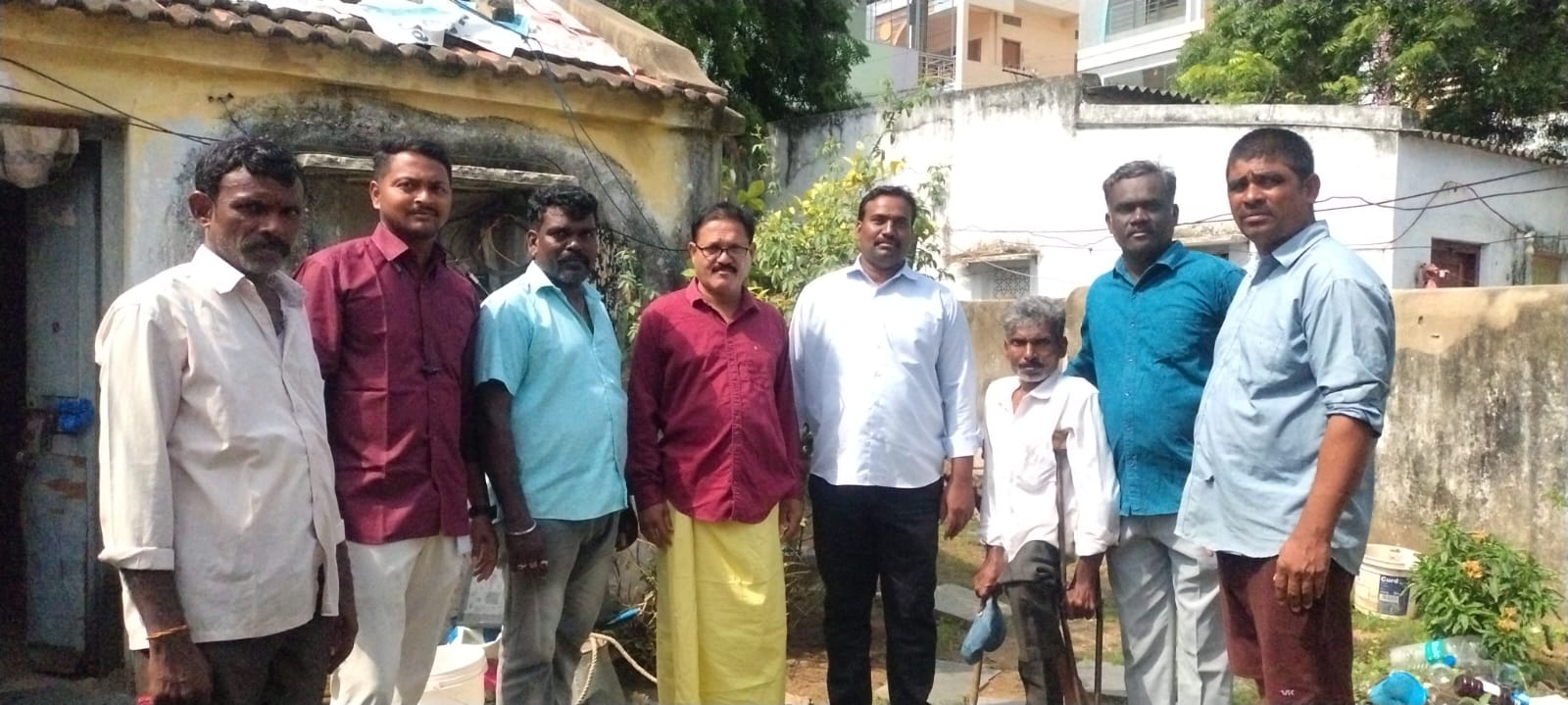 అనారోగ్యంతో విశ్రాంతి తీసుకుంటున్న రంగయ్యను పరామర్శించిన మూడో వార్డు బీఆర్ఎస్ నాయకులు అనారోగ్యంతో విశ్రాంతి తీసుకుంటున్న రంగయ్యను పరామర్శించిన మూడో వార్డు బీఆర్ఎస్ నాయకులు