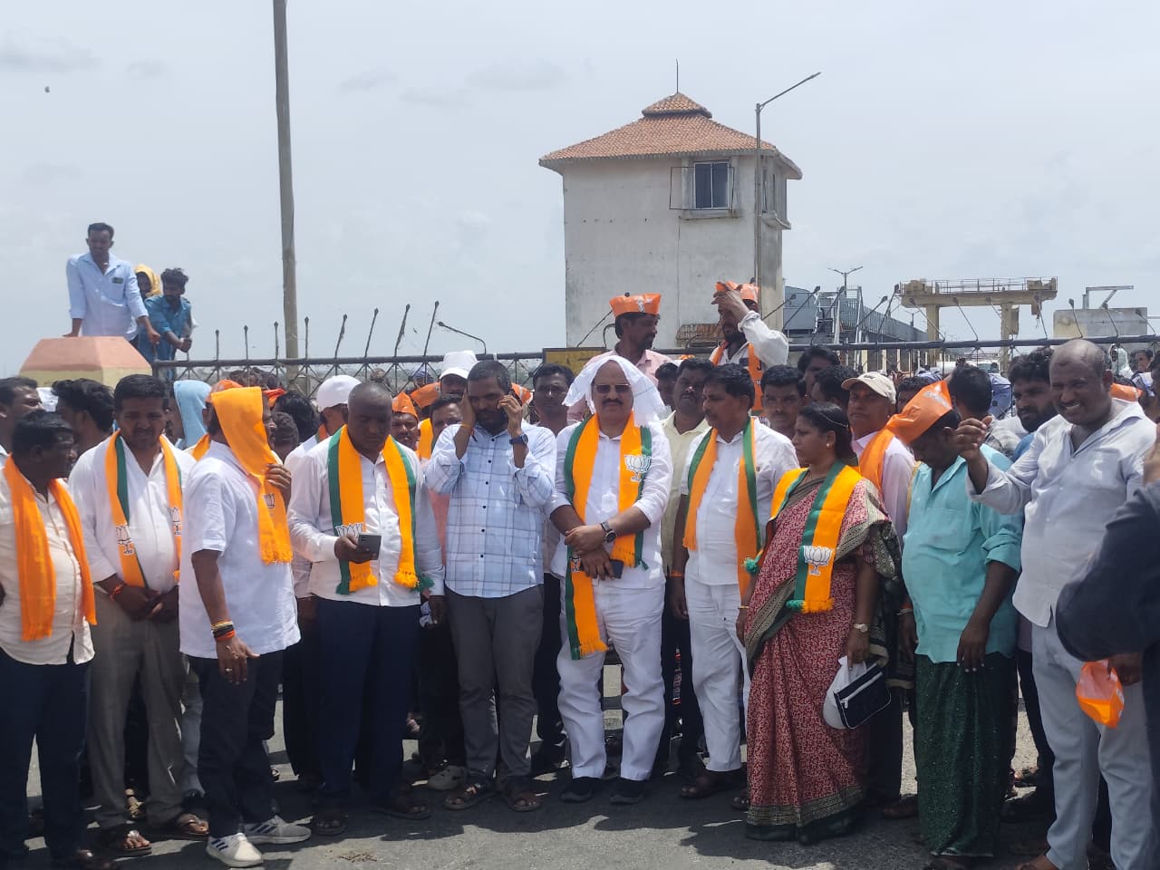 *జూరాల ఎడమ కాలువకు సాగునీరు విడుదల చేయాలని ఆత్మకూర్ అమరచింత బిజెపి కిసాన్ మోర్చా ఆధ్వర్యంలో జూరాల ప్రాజెక్టుపై ధర్నా* *జూరాల ఎడమ కాలువకు సాగునీరు విడుదల చేయాలని ఆత్మకూర్ అమరచింత బిజెపి కిసాన్ మోర్చా ఆధ్వర్యంలో జూరాల ప్రాజెక్టుపై ధర్నా*