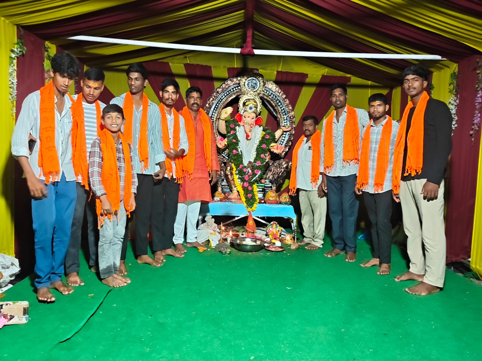 అన్నం పరబ్రహ్మ స్వరూపం.. భక్తులకు అన్నప్రసాదం