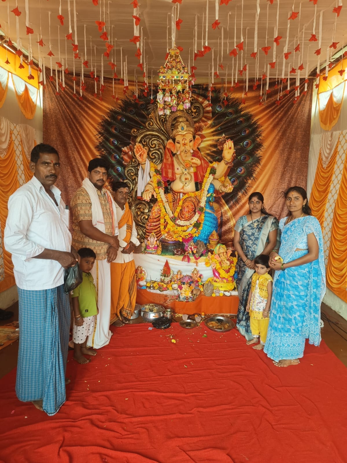 వినాయక స్వామి వారి ప్రత్యేక పూజల్లో పాల్గొన్న జి. విజయ్ కుమార్ కుటుంబ సభ్యులు వినాయక స్వామి వారి ప్రత్యేక పూజల్లో పాల్గొన్న జి. విజయ్ కుమార్ కుటుంబ సభ్యులు