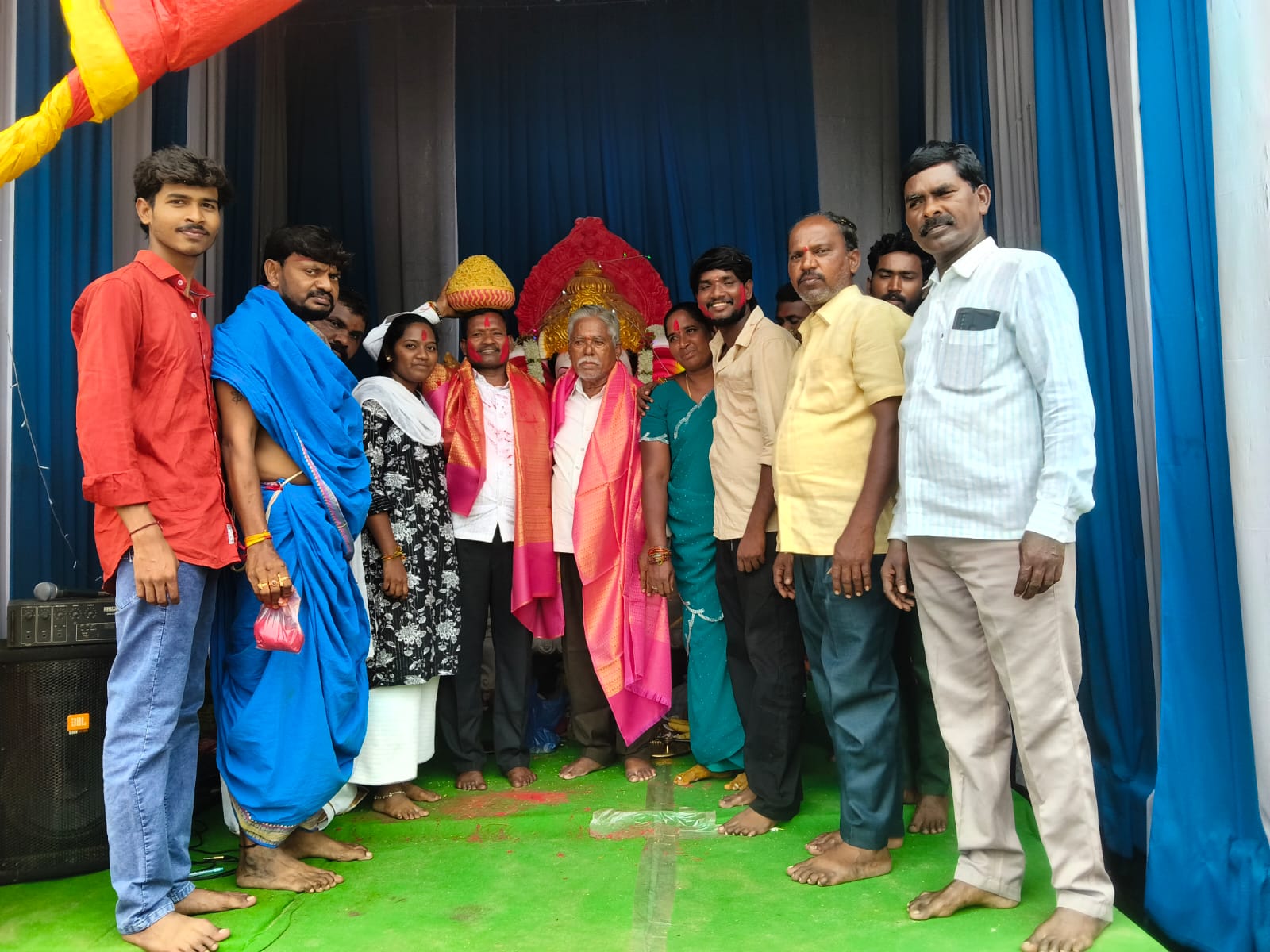 సీతారాంపురంలో ఘనంగా గణపయ్య లడ్డూ వేలం పాటలో రూ.35,216లకు లడ్డూను దక్కించుకున్న అనంతగిరి శ్రీను–దేవేంద్ర దంపతులు సీతారాంపురంలో ఘనంగా గణపయ్య లడ్డూ వేలం పాటలో రూ.35,216లకు లడ్డూను దక్కించుకున్న అనంతగిరి శ్రీను–దేవేంద్ర దంపతులు