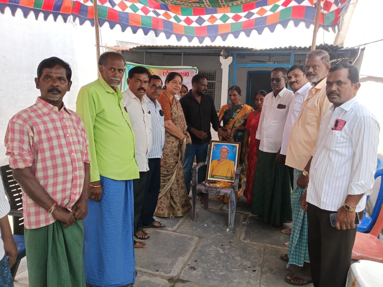 ముదిరెడ్డి కమలమ్మకు మాజీ మంత్రి సత్యవతి రాథోడ్ నివాళి ముదిరెడ్డి కమలమ్మకు మాజీ మంత్రి సత్యవతి రాథోడ్ నివాళి