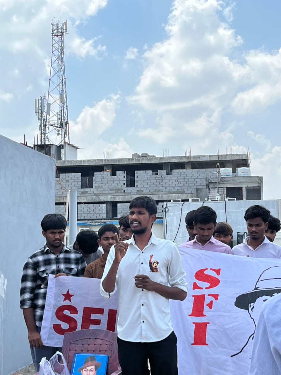ఎస్ఎఫ్ఐ షాద్ నగర్ డివిజన్ కమిటీ ఆధ్వర్యంలో భగత్ సింగ్ 118 వ జయంతిని ఘనంగా నిర్వహించడం జరిగింది. ఎస్ఎఫ్ఐ షాద్ నగర్ డివిజన్ కమిటీ ఆధ్వర్యంలో భగత్ సింగ్ 118 వ జయంతిని ఘనంగా నిర్వహించడం జరిగింది.