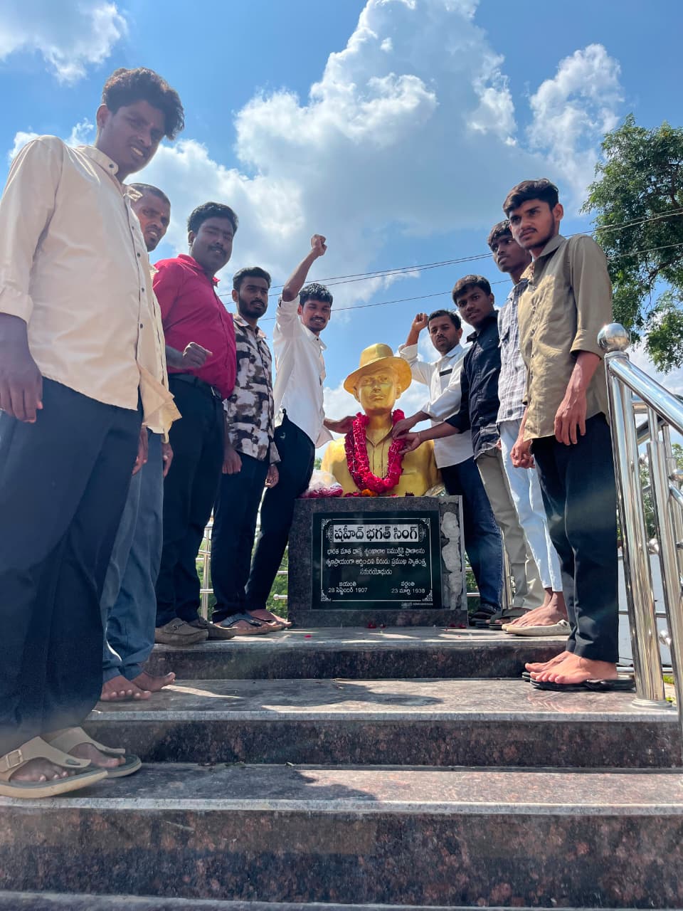 *నెత్తురు మరిగే నిప్పుల కణం.షాహిద్ భగత్ సింగ్-*. *నెత్తురు మరిగే నిప్పుల కణం.షాహిద్ భగత్ సింగ్-*.