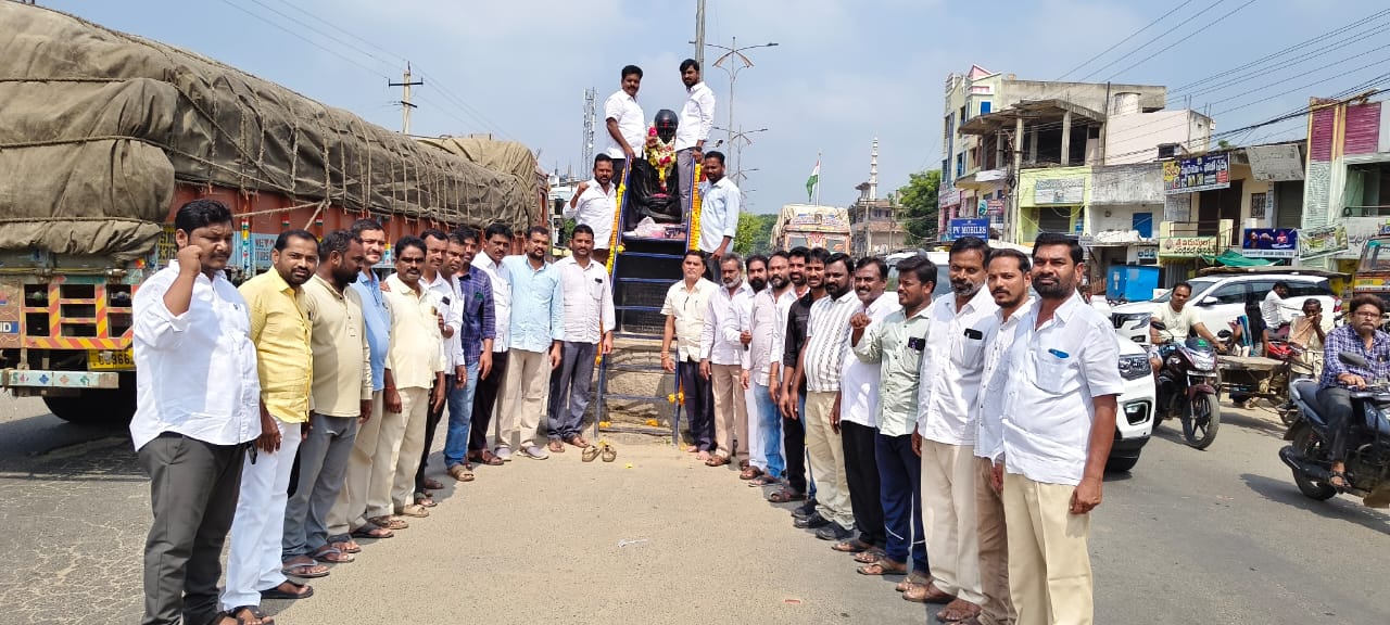 గాంధీజీ జీవితం అందరికీ ఆదర్శనీయం తొర్రూరు మున్సిపల్ చైర్మన్ తూనం శ్రావణ్ కుమార్ గాంధీజీ జీవితం అందరికీ ఆదర్శనీయం తొర్రూరు మున్సిపల్ చైర్మన్ తూనం శ్రావణ్ కుమార్