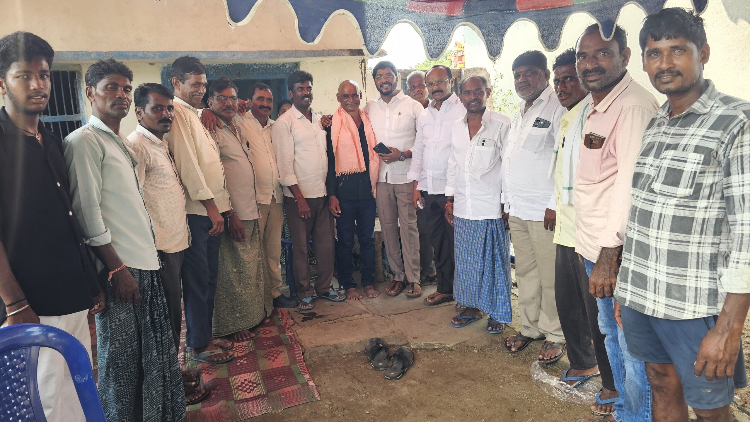 రామనర్సమ్మ కుటుంబానికి కేసముద్రం కాంగ్రెస్ మండల పార్టీ అధ్యక్షులు సమ్మయ్య గౌడ్ పరమార్ష