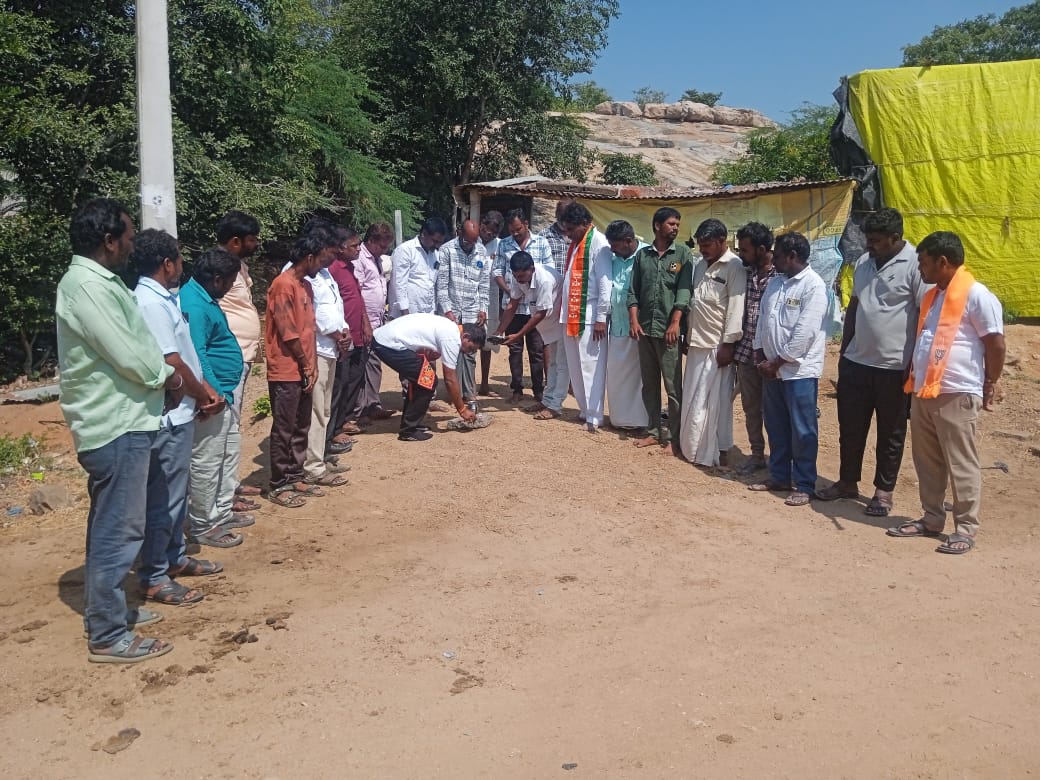 హైమాక్లెక్స్ లైట్స్ ప్రారంభించిన బంగ్లా లక్ష్మీకాంత్ రెడ్డి హైమాక్లెక్స్ లైట్స్ ప్రారంభించిన బంగ్లా లక్ష్మీకాంత్ రెడ్డి