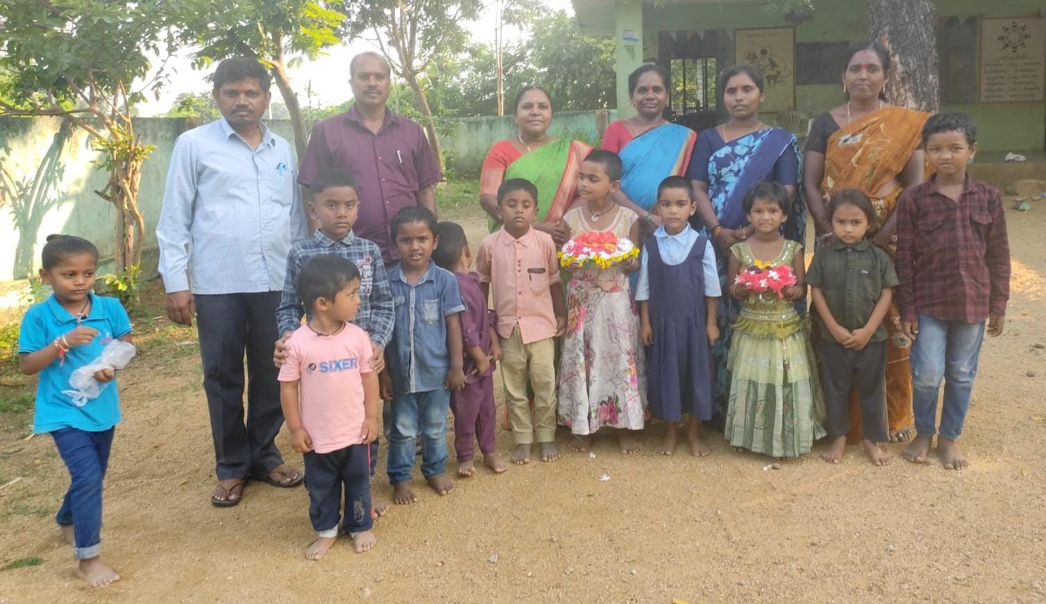 ఉప్పరగూడెం ప్రాథమిక పాఠశాల అంగన్వాడీ లో ఘనంగా ముందస్తు బతుకమ్మ సంబరాలు