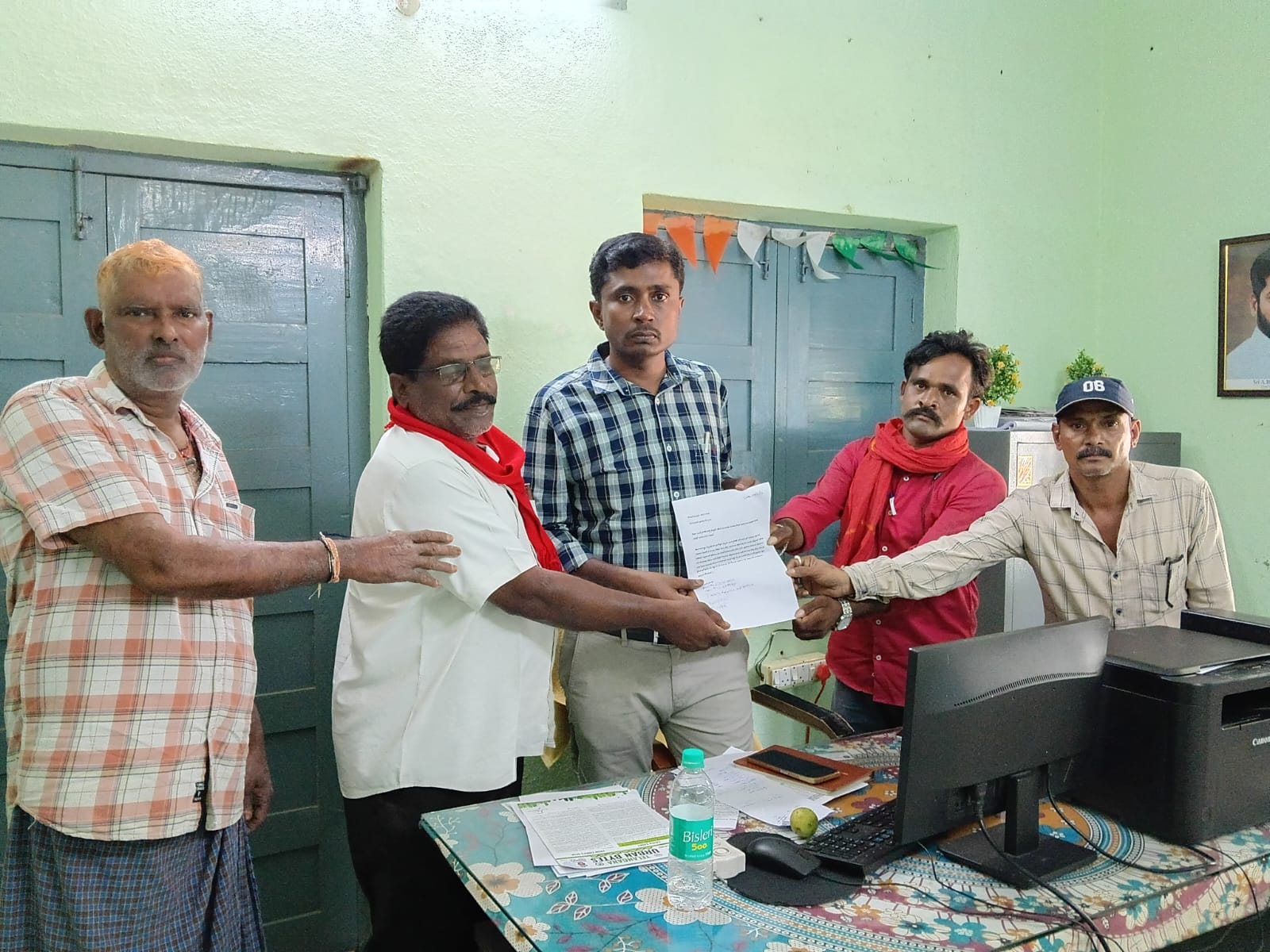 పట్టణ ప్రాంతాలలో జాతీయ గ్రామీణ ఉపాధి హామీ పని కల్పించాలి అని తెలంగాణ వ్యవసాయ కార్మిక సంఘం జిల్లా ఉపాధ్యక్షుడు బాణాల రాజన్న డిమాండ్ చేశారు పట్టణ ప్రాంతాలలో జాతీయ గ్రామీణ ఉపాధి హామీ పని కల్పించాలి అని తెలంగాణ వ్యవసాయ కార్మిక సంఘం జిల్లా ఉపాధ్యక్షుడు బాణాల రాజన్న డిమాండ్ చేశారు