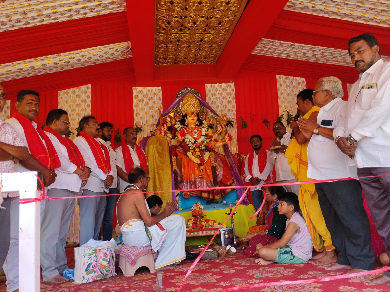 దుర్గామాత అమ్మవారికి ప్రత్యేక పూజలు నిర్వహించిన డీసీసీ ప్రధాన కార్యదర్శి వీసారపు శ్రీపాల్ రెడ్డి దుర్గామాత అమ్మవారికి ప్రత్యేక పూజలు నిర్వహించిన డీసీసీ ప్రధాన కార్యదర్శి వీసారపు శ్రీపాల్ రెడ్డి