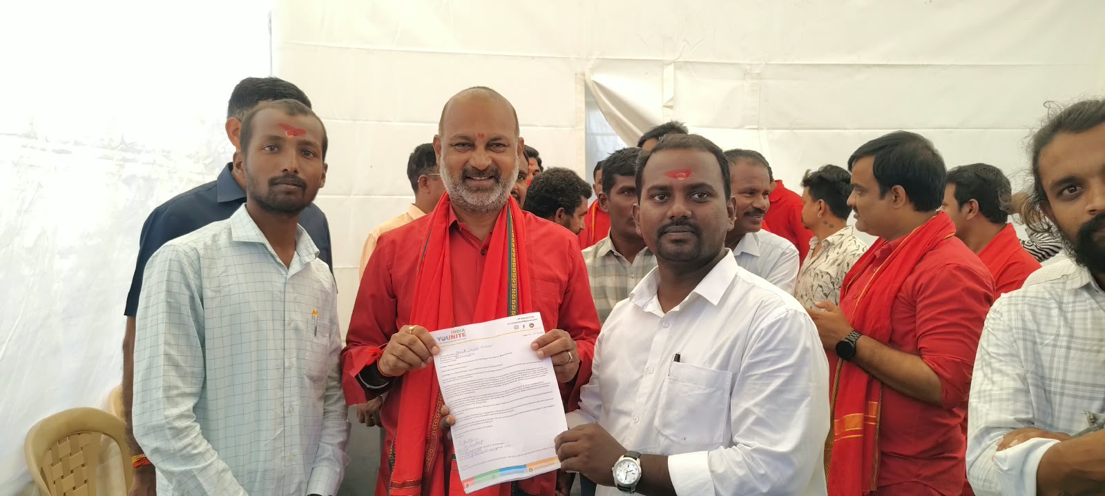 కేంద్ర మంత్రి శ్రీ బండి సంజయ్ కుమార్ ని మర్యాదపూర్వకంగా కలిసిన ఎలమకంటి సందీప్ కేంద్ర మంత్రి శ్రీ బండి సంజయ్ కుమార్ ని మర్యాదపూర్వకంగా కలిసిన ఎలమకంటి సందీప్
