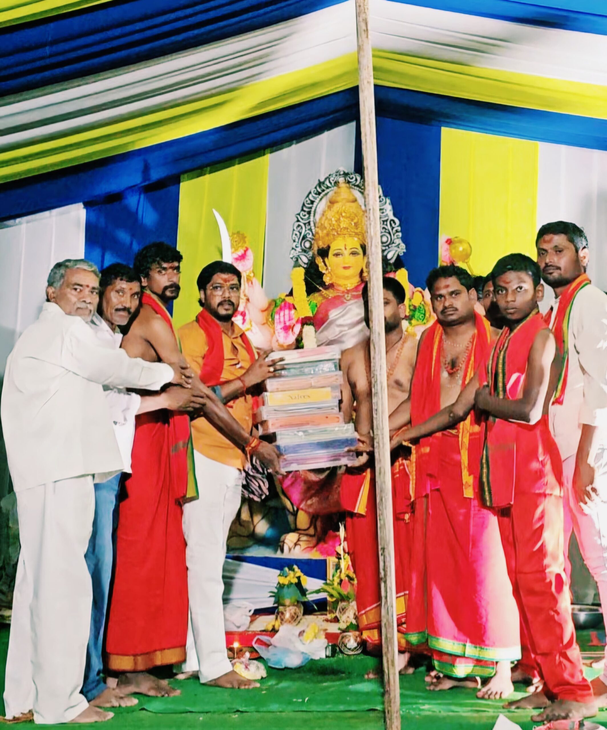 దుర్గామాత సేవలో కేసముద్రం కాంగ్రెస్ మండల పార్టీ అధ్యక్షులు సమ్మయ్య గౌడ్.