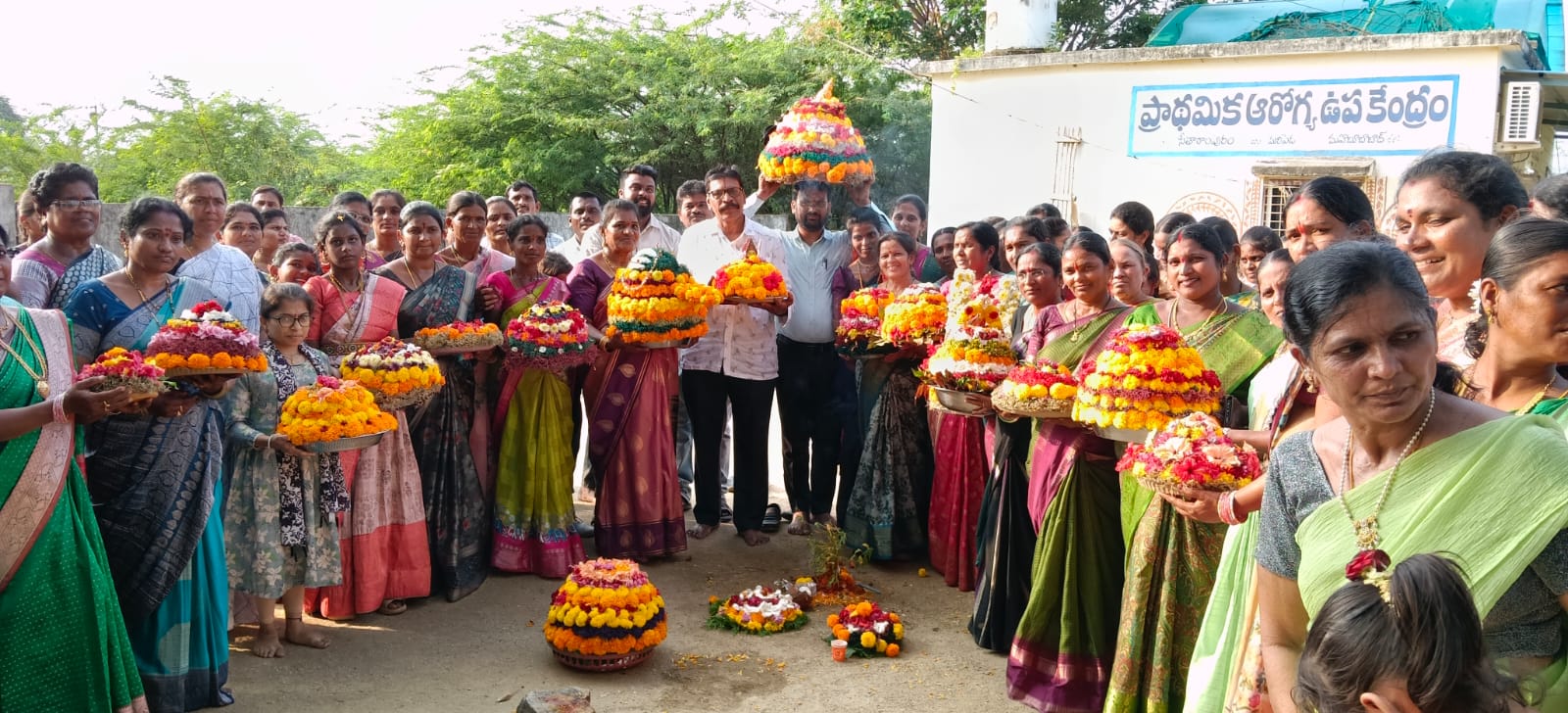 మరిపెడ ప్రాథమిక ఆరోగ్య కేంద్రంలో ఘనంగా బతుకమ్మ సంబరాలు మరిపెడ ప్రాథమిక ఆరోగ్య కేంద్రంలో ఘనంగా బతుకమ్మ సంబరాలు