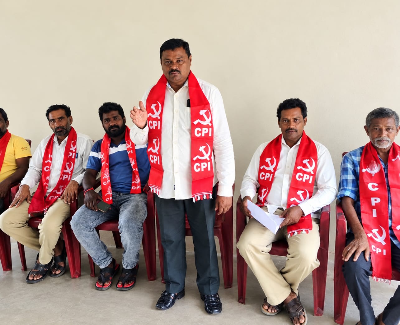 ఎల్నినో ప్రభావంతో పంటలు నష్టపోయిన రైతులను ప్రభుత్వం ఆదుకోవాలి ఎల్నినో ప్రభావంతో పంటలు నష్టపోయిన రైతులను ప్రభుత్వం ఆదుకోవాలి