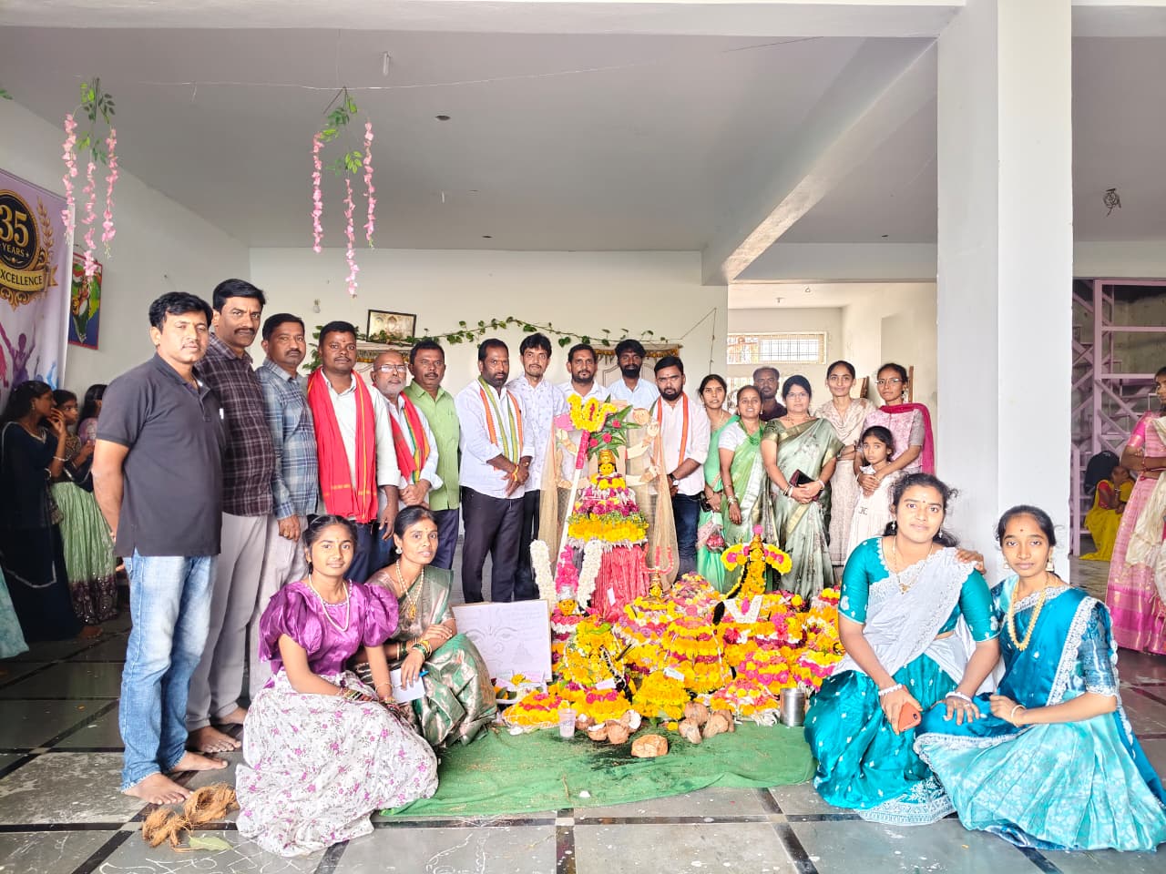 *శ్రీ బీఎం డిగ్రీ కళాశాలలో ఘనంగా బతుకమ్మ సంబరాలు* *శ్రీ బీఎం డిగ్రీ కళాశాలలో ఘనంగా బతుకమ్మ సంబరాలు*