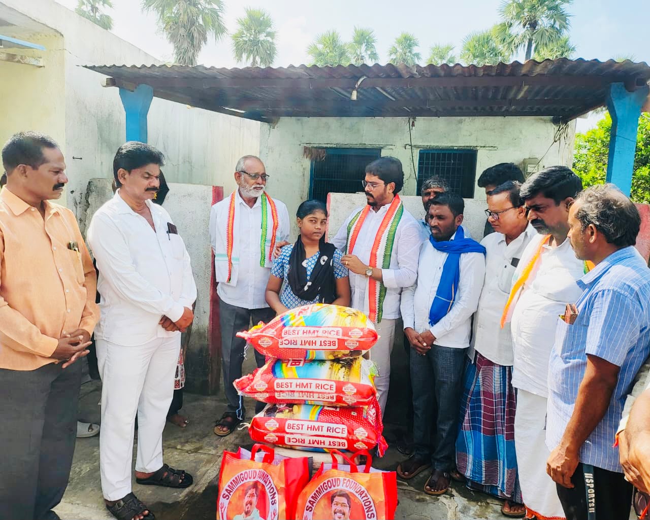 అనాథ బాలికకు పెద్దన్నగా అండ.. భరోసా కల్పించిన కాంగ్రెస్ మండల అధ్యక్షుడు!